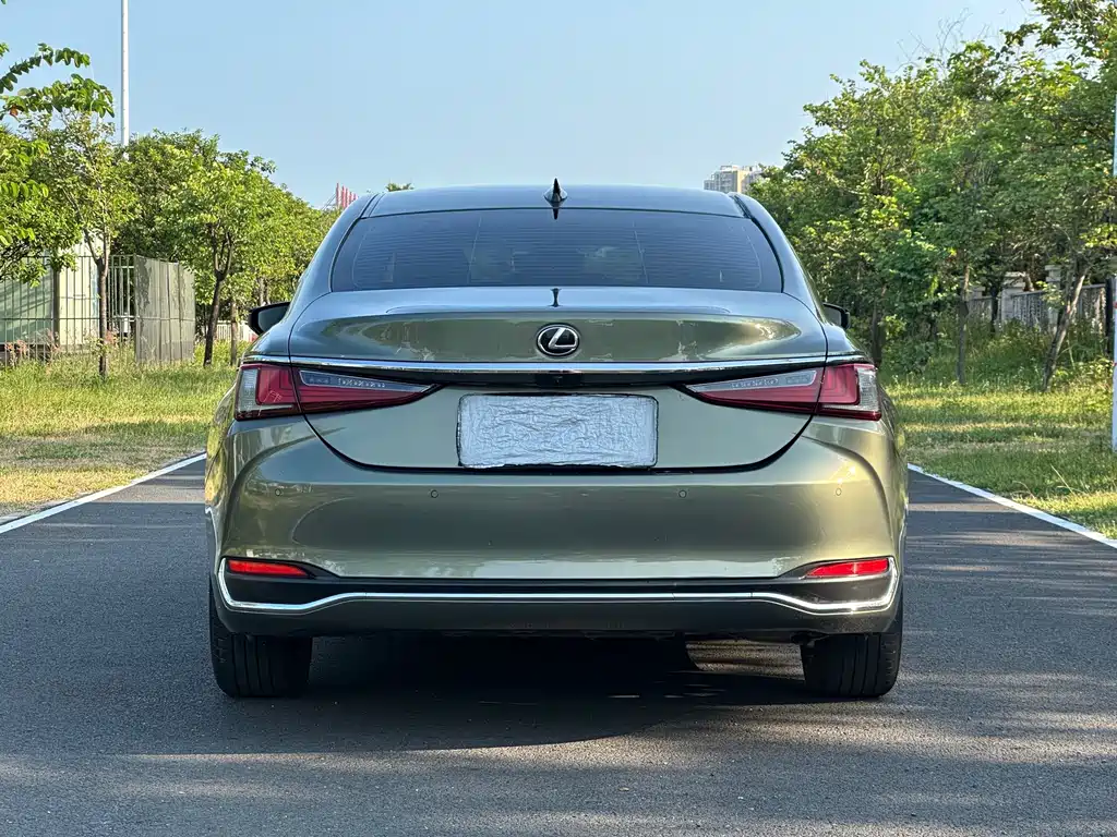 Lexus ES — миниатюра 5