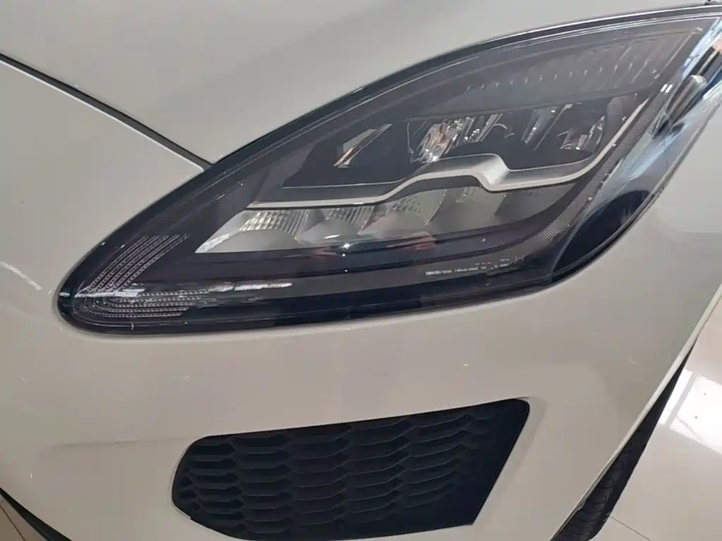 Jaguar E-PACE — миниатюра 24