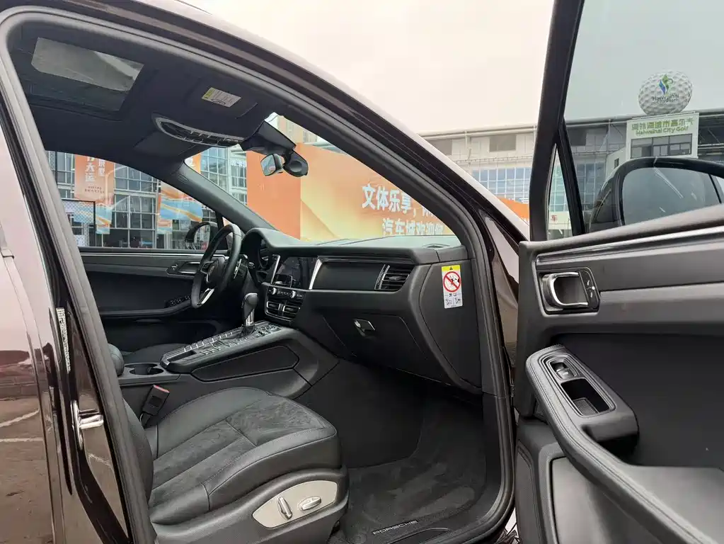 Porsche Macan — миниатюра 7