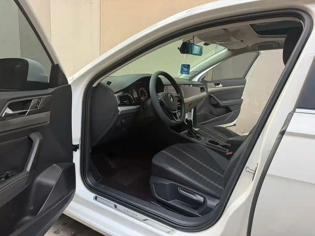 Volkswagen Lavida — миниатюра 5