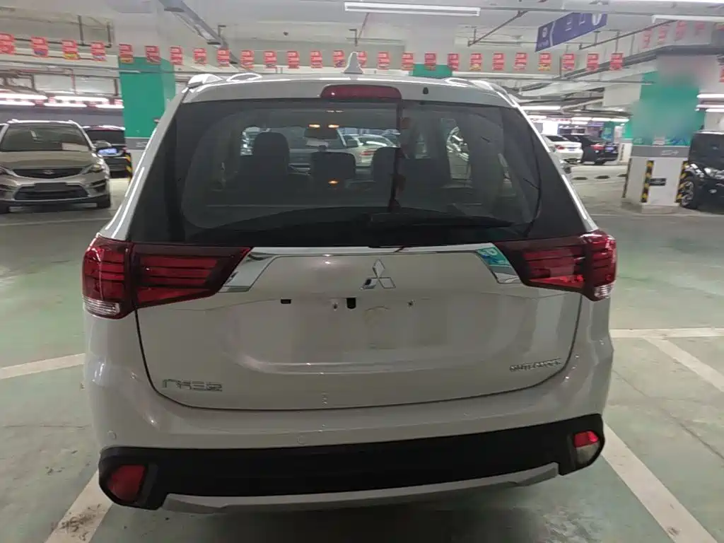 Mitsubishi Outlander — миниатюра 6