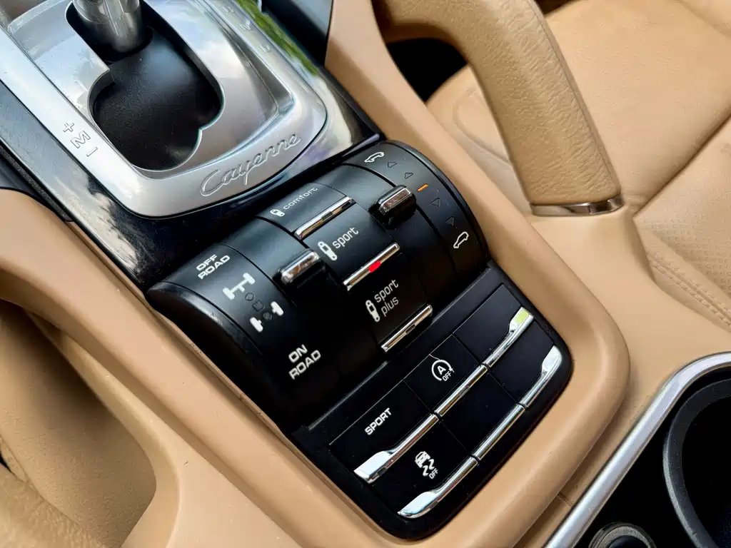 Porsche Cayenne — миниатюра 12