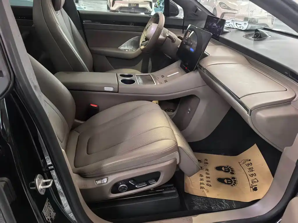 AITO WISDOM WORLD R7