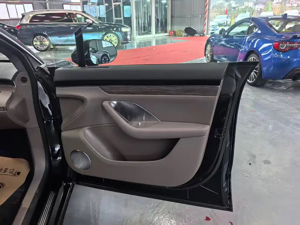 AITO WISDOM WORLD R7