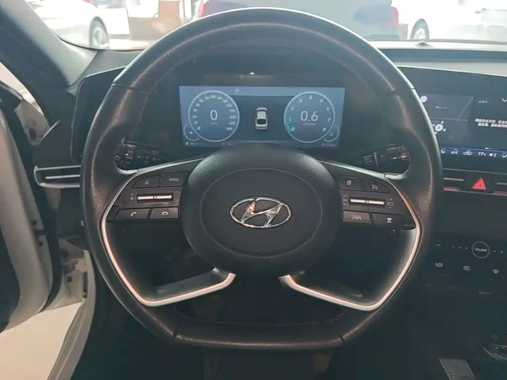 Hyundai Elantra — миниатюра 11