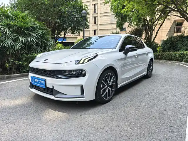 2020 Lynk & Co 03