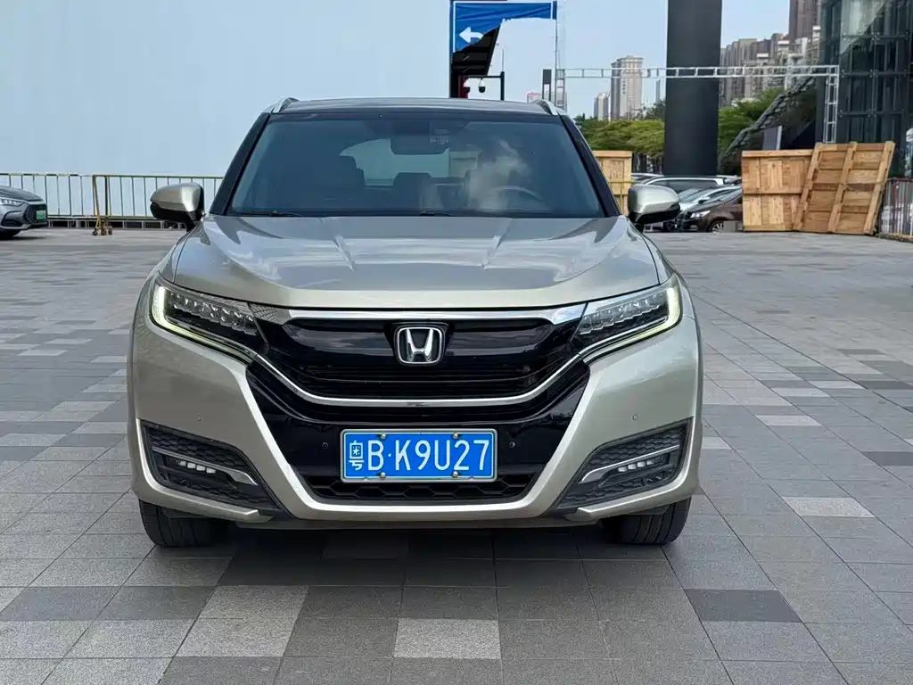 HONDA UR V