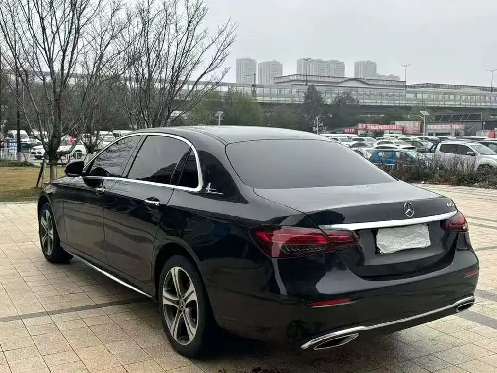 Mercedes-Benz E-Class — миниатюра 9