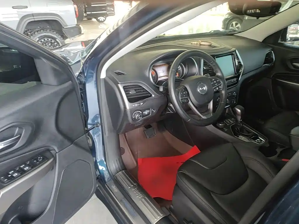 Jeep Cherokee — миниатюра 16