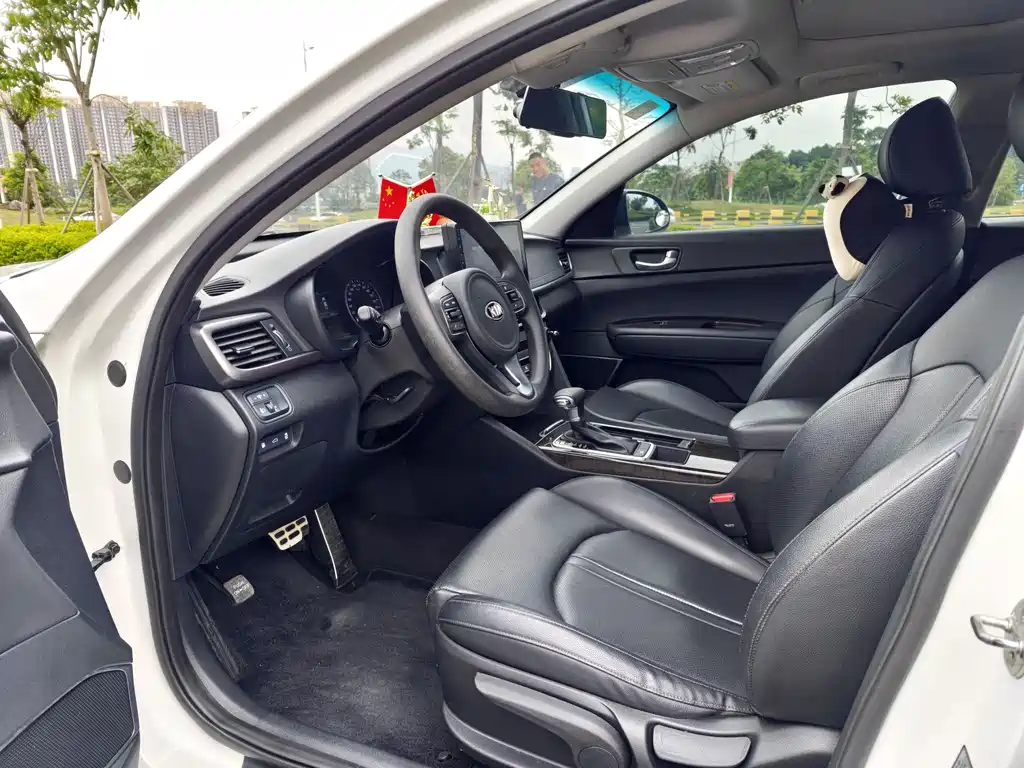 Kia K5 2016 2.0L AT GLS