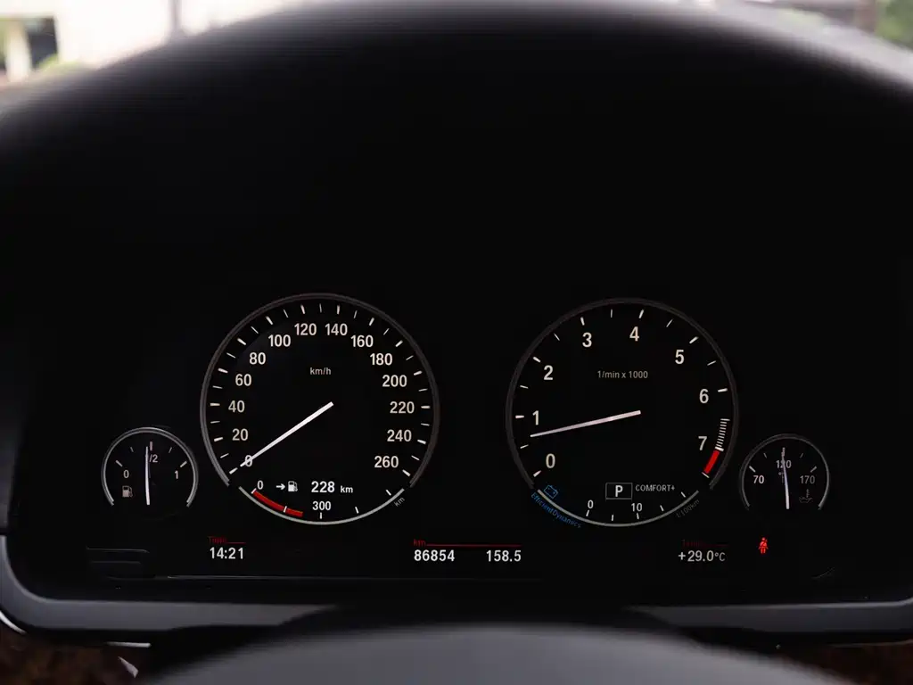 BMW 7 Series — миниатюра 19