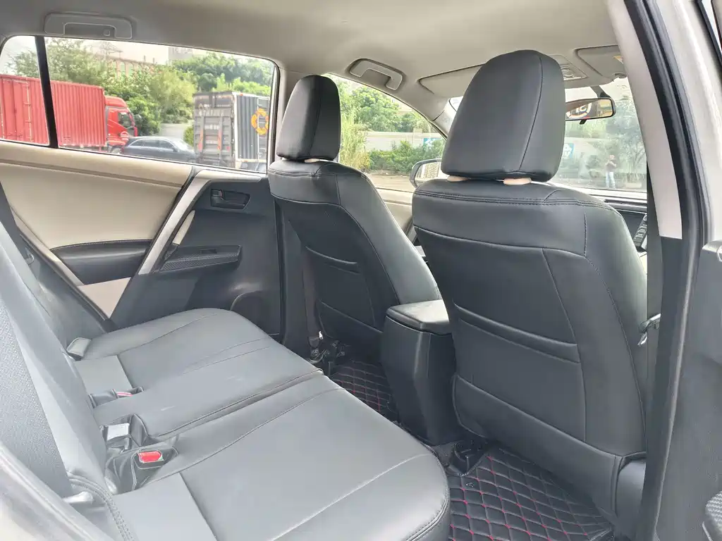 Toyota RAV4 — миниатюра 11