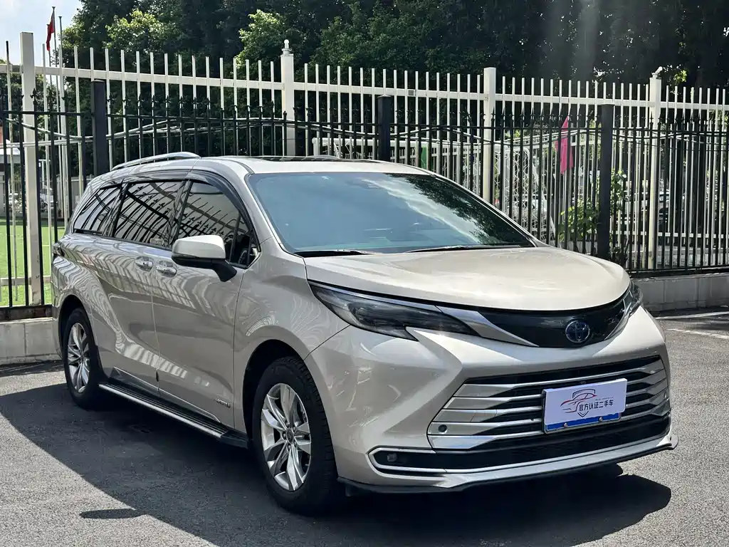 Toyota Sienna — миниатюра 3