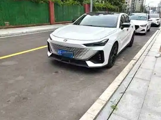 2023 Changan UNI-V - zdjęcie 1 z 7