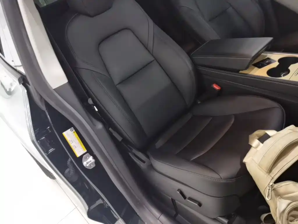 Tesla Model Y — миниатюра 25