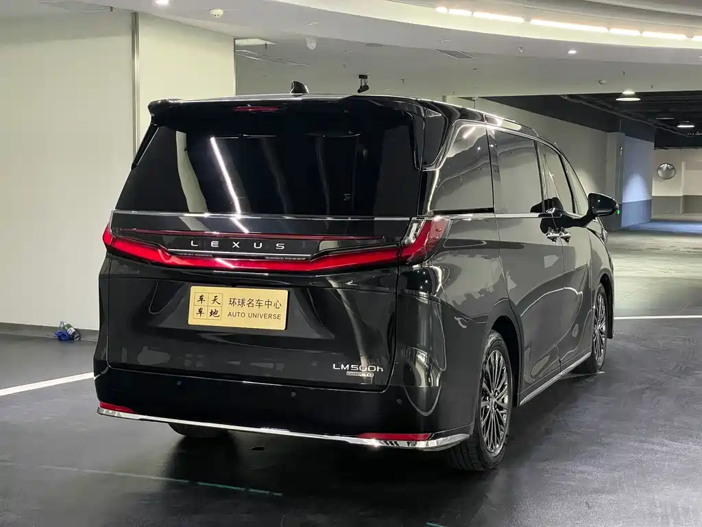 LEXUS LM