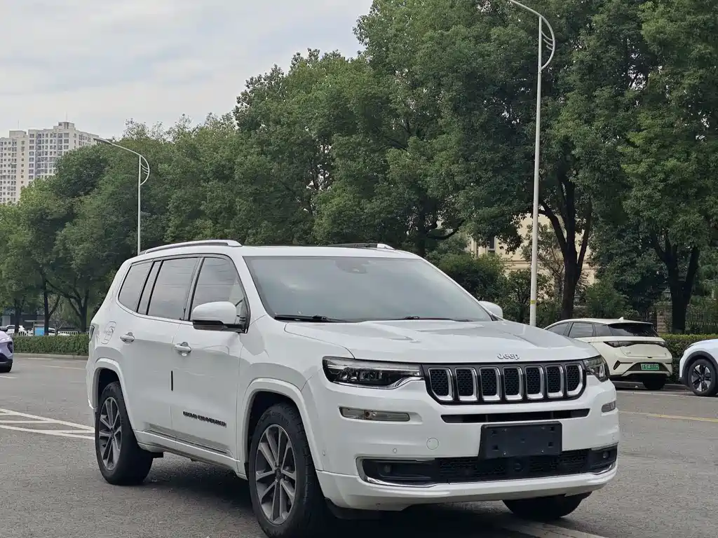 Jeep Grand Commander — миниатюра 3