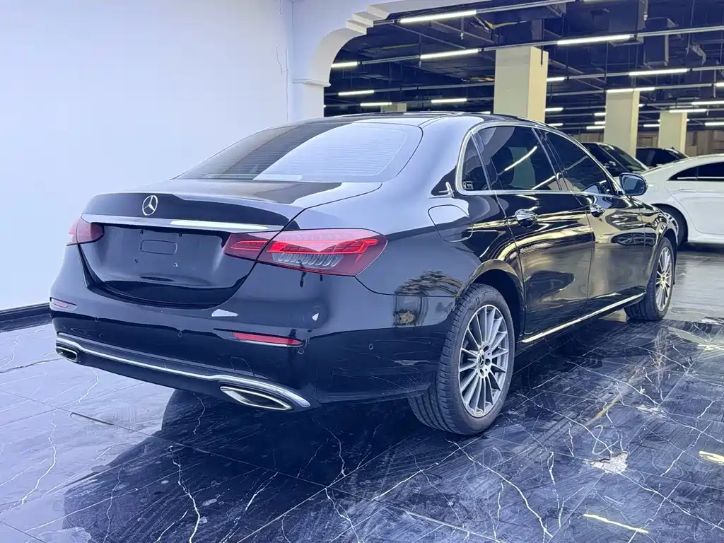 Mercedes-Benz E-Class — миниатюра 13