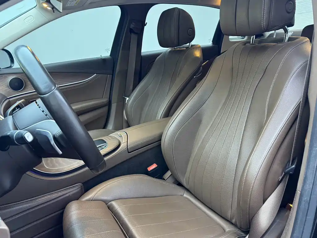 Mercedes-Benz E-Class — миниатюра 4