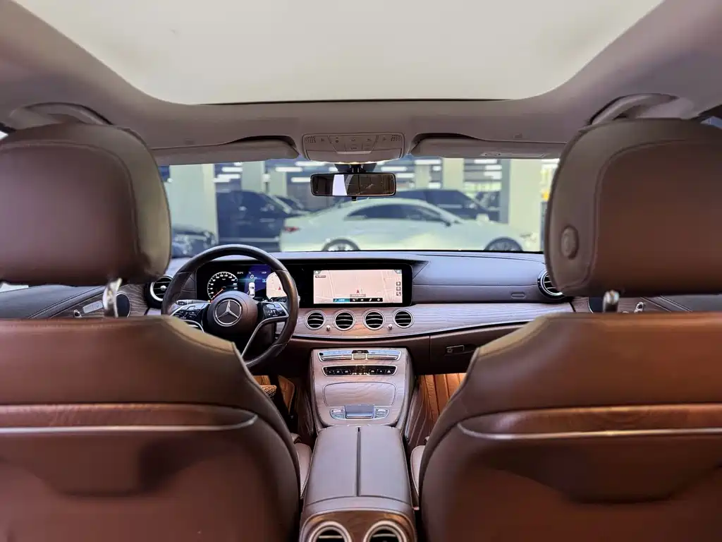 Mercedes-Benz E-Class — миниатюра 9
