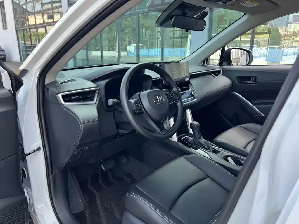 Toyota Corolla Cross — миниатюра 6