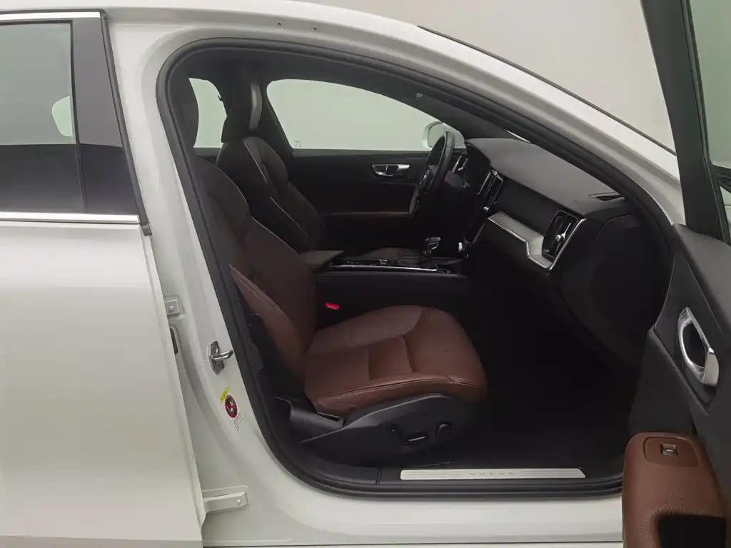 Volvo S60 — миниатюра 23