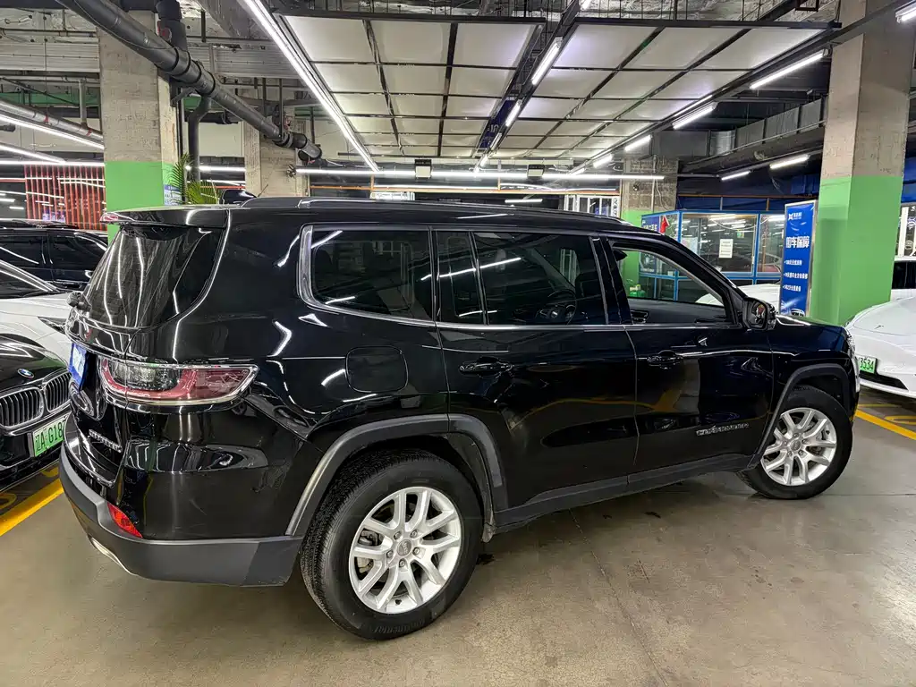 Jeep Commander — миниатюра 4