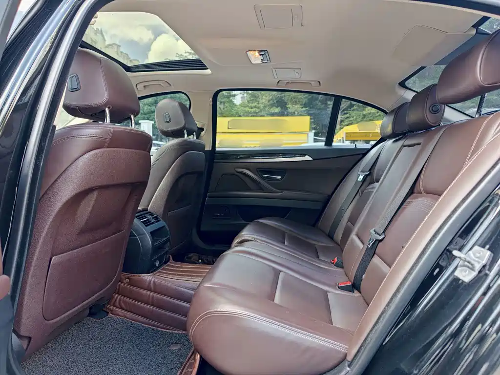 BMW 5 Series — миниатюра 8