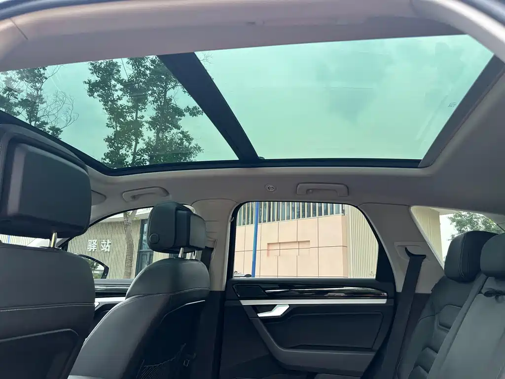 Volkswagen Touareg — миниатюра 18
