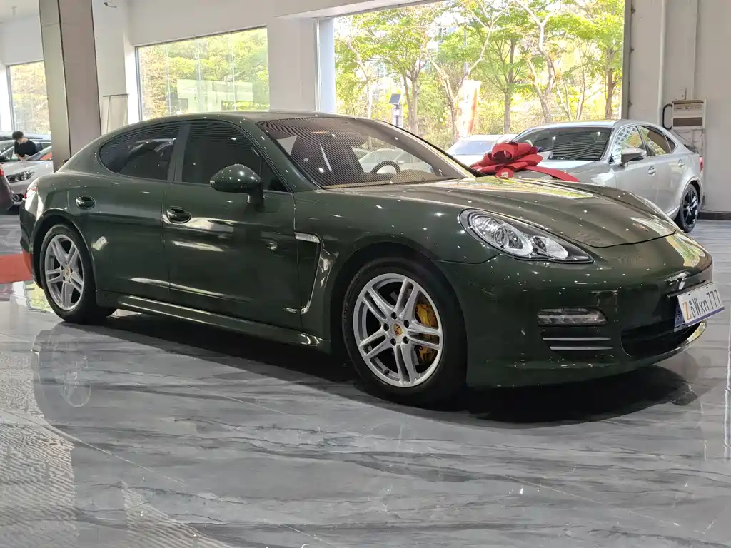 Porsche Panamera 2010 Panamera 4S 4.8L