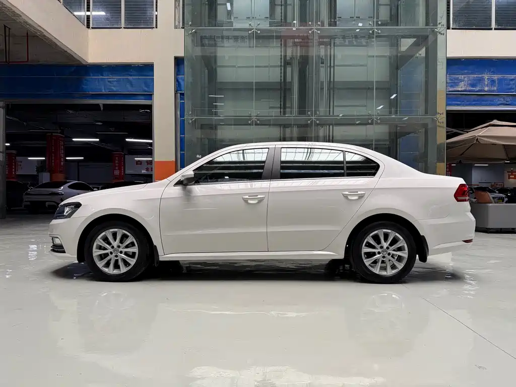 Volkswagen Lavida — миниатюра 4