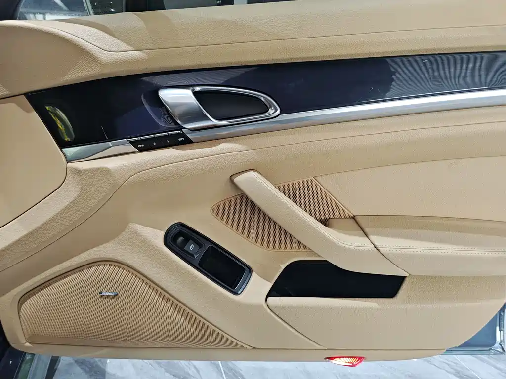 Porsche Panamera 2010 Panamera 4S 4.8L