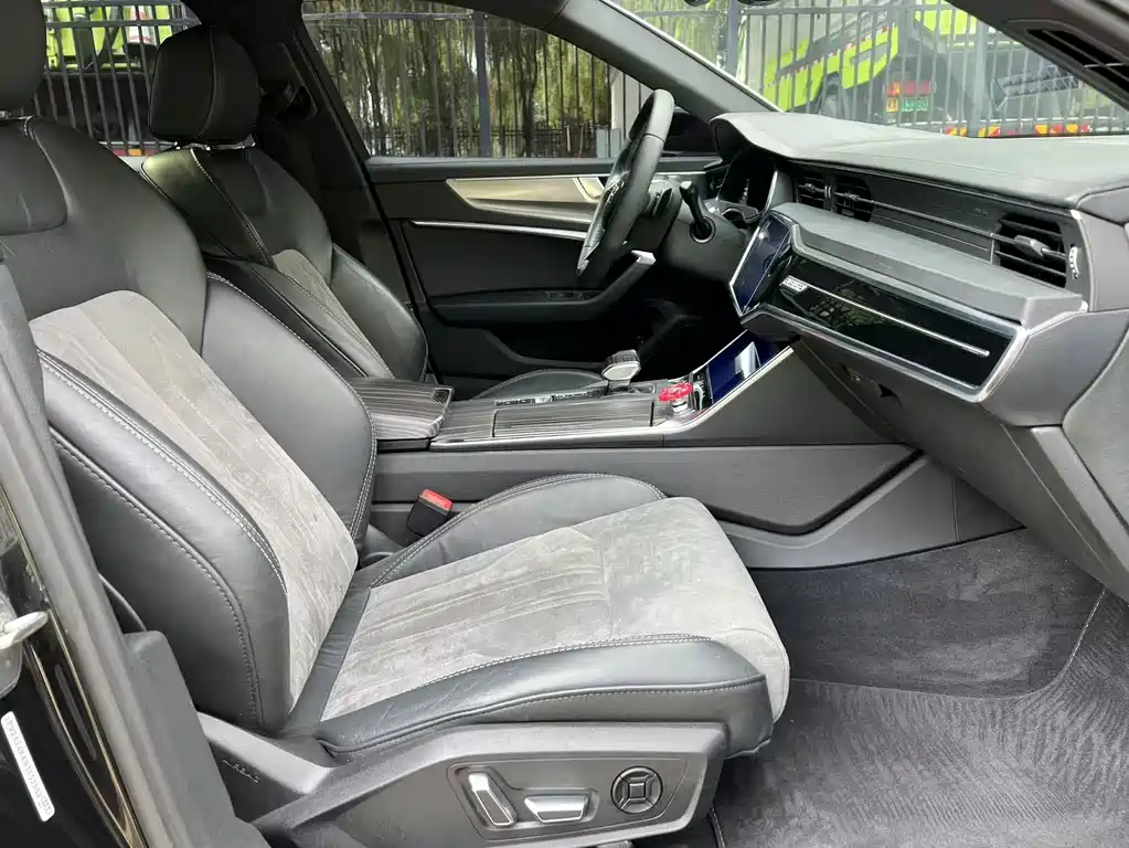 Audi A6L New Energy — миниатюра 12
