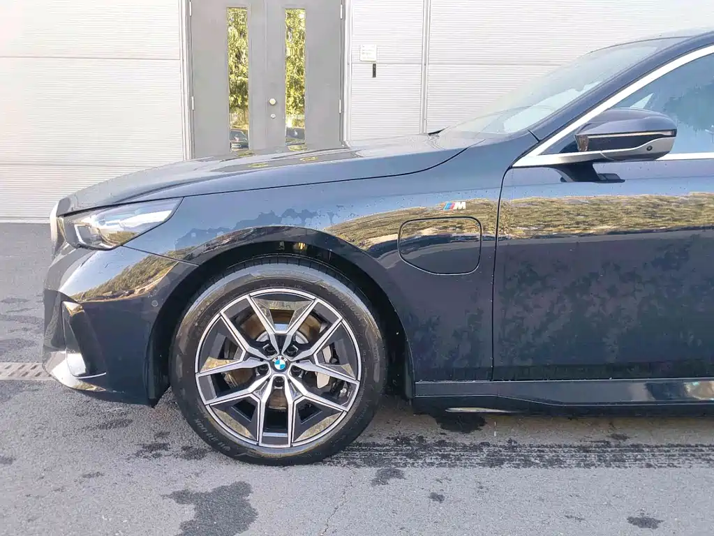 BMW i5 — миниатюра 5