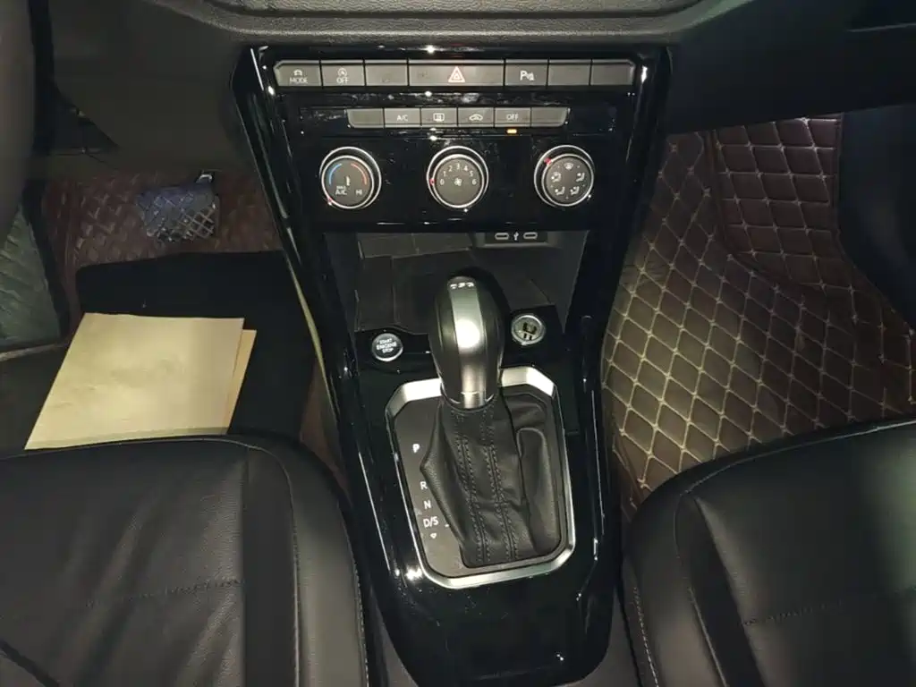 Volkswagen T-Roc — миниатюра 14