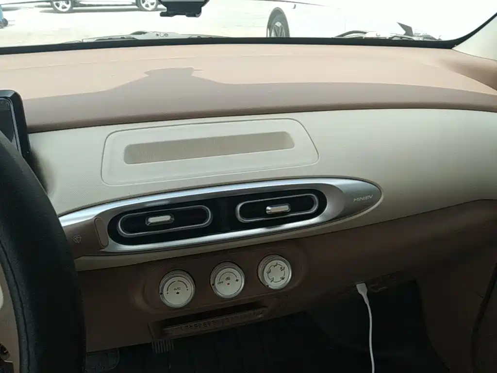 Wuling MINIEV — миниатюра 13