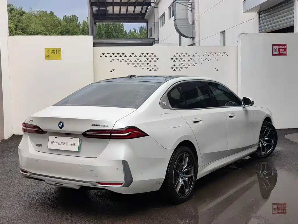 BMW i5 — миниатюра 6