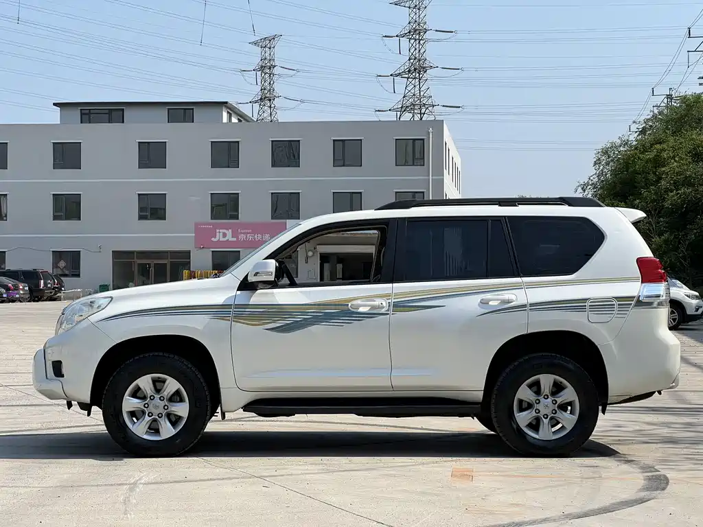 Toyota Land Cruiser Prado 2010 2.7L AT Standard