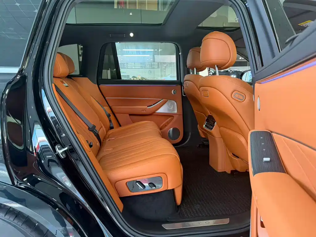 AITO ASK THE WORLD M8