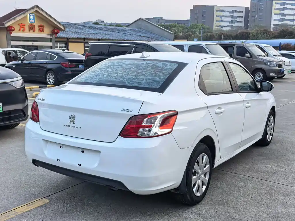 Peugeot 301 2014 1.6L MT Comfort