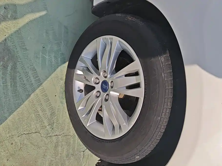 Ford Focus — миниатюра 6
