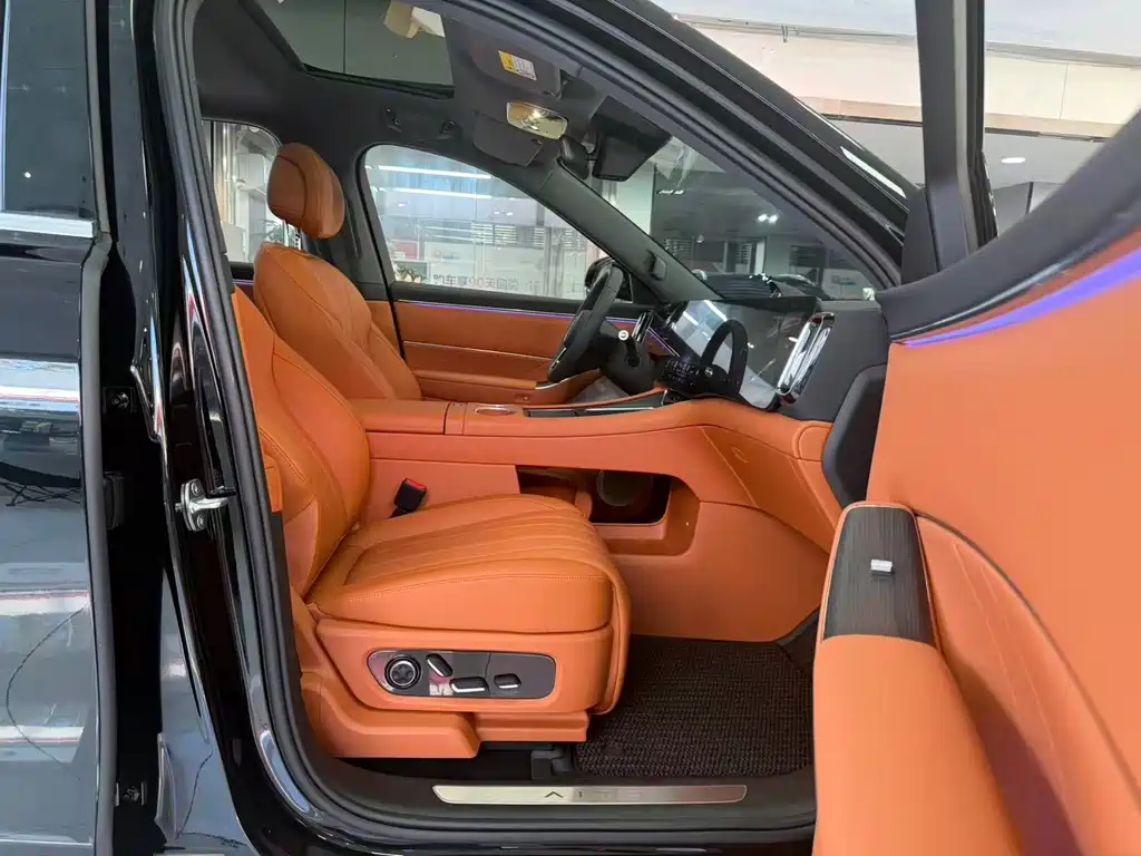 AITO ASK THE WORLD M8