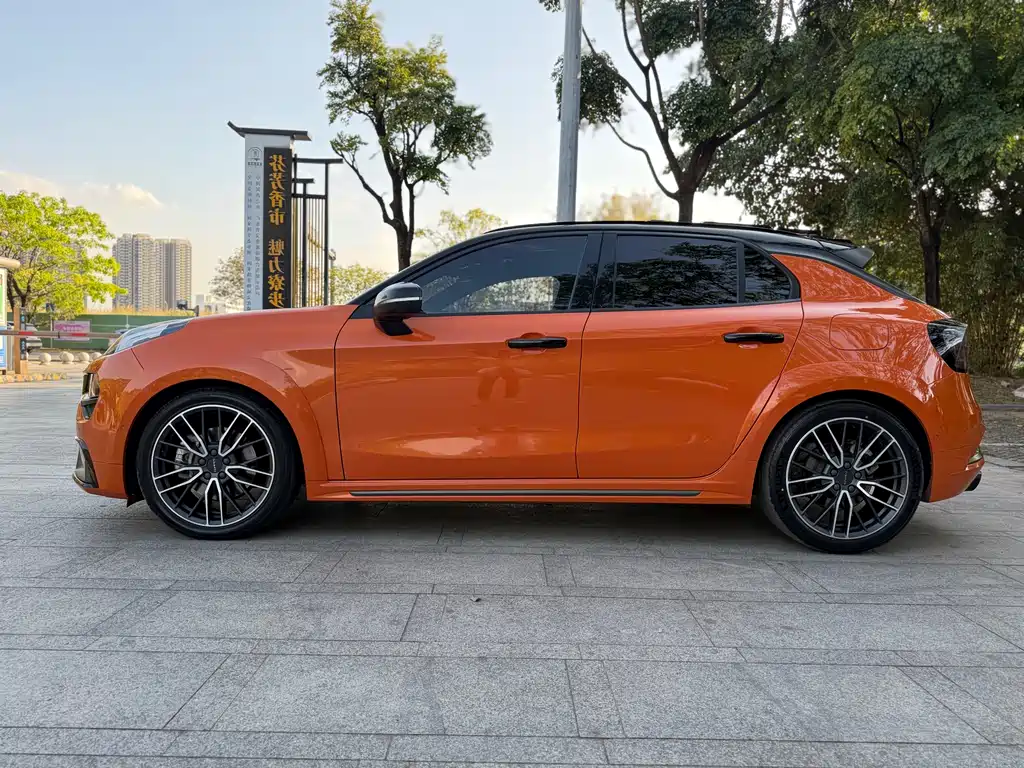 LYNK & CO. 02 HATCHBACK