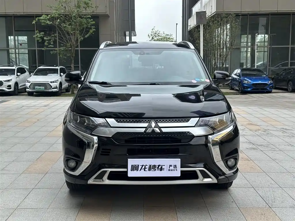 Mitsubishi Outlander 2021 2.4L 7 мест