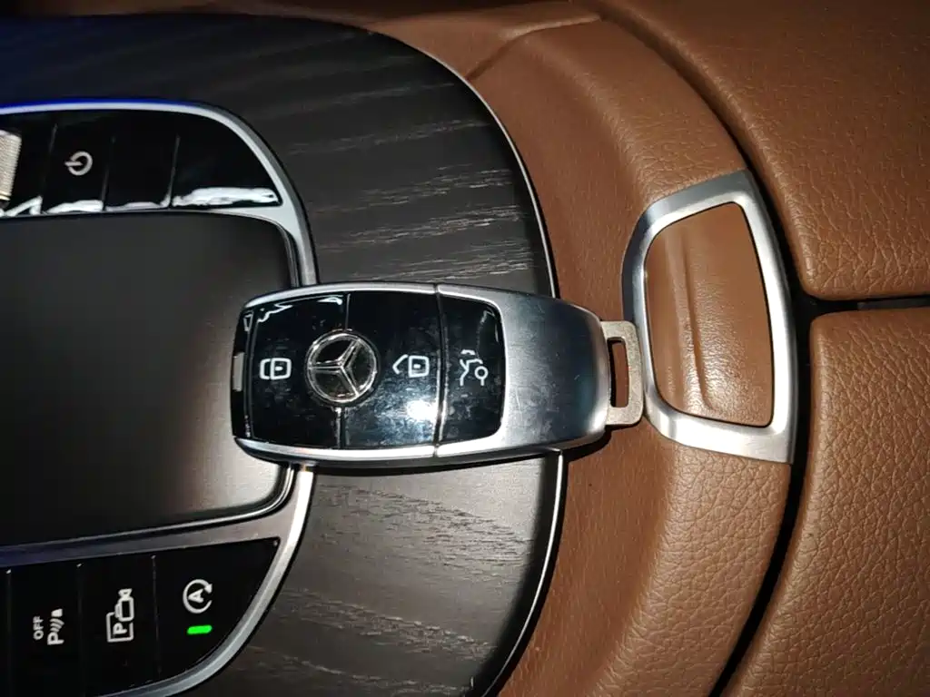 Mercedes-Benz E-Class — миниатюра 9