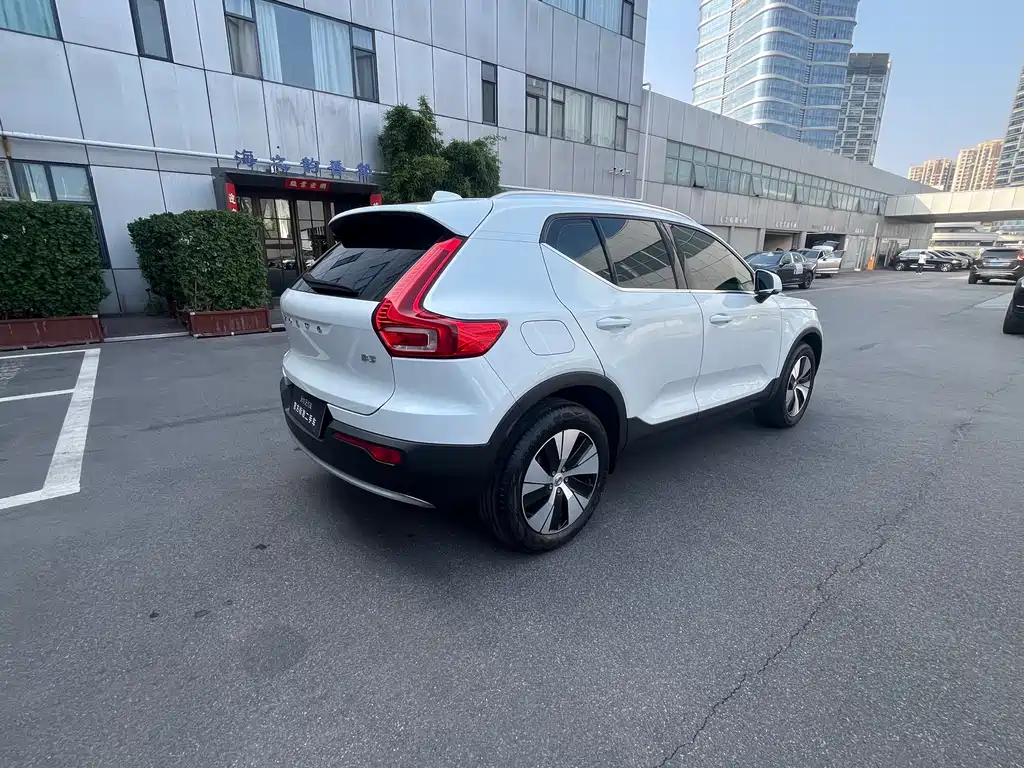 Volvo XC40 — миниатюра 8