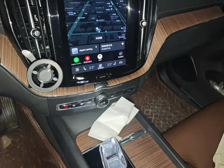 Volvo XC60 PHEV — миниатюра 16