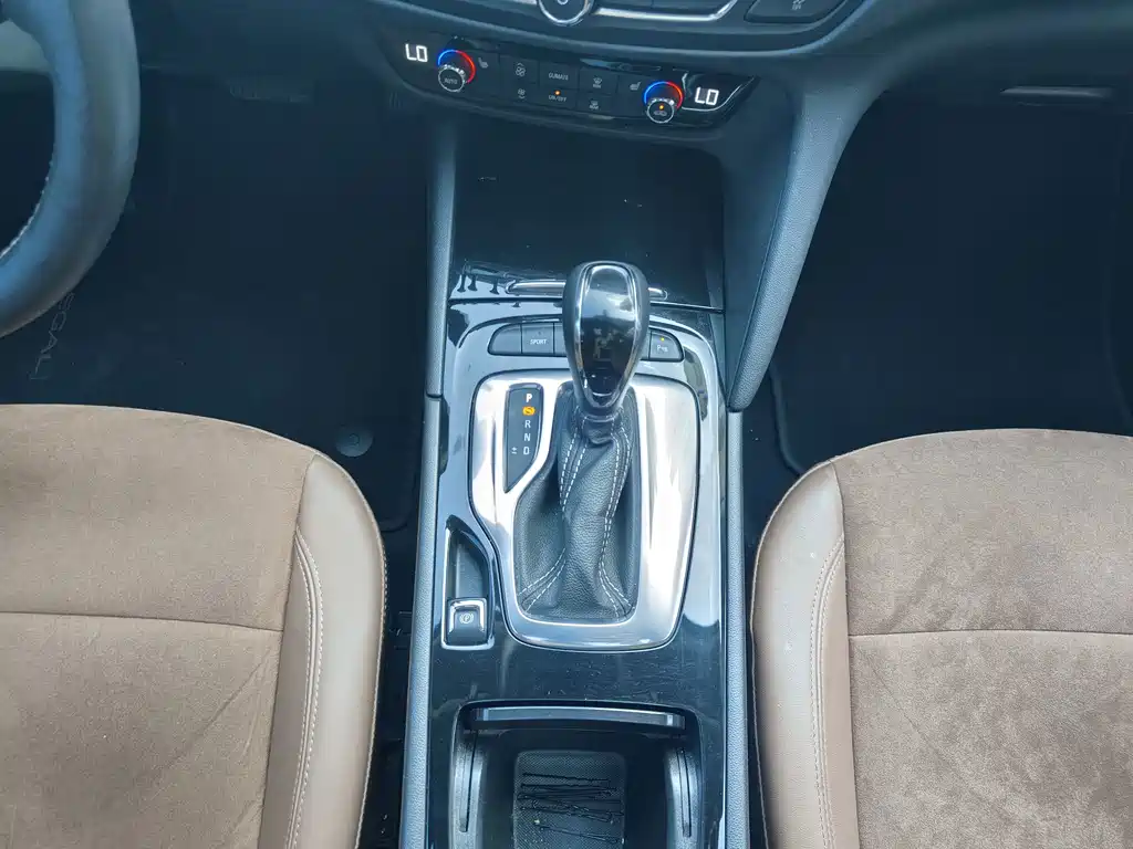 Buick Regal — миниатюра 12