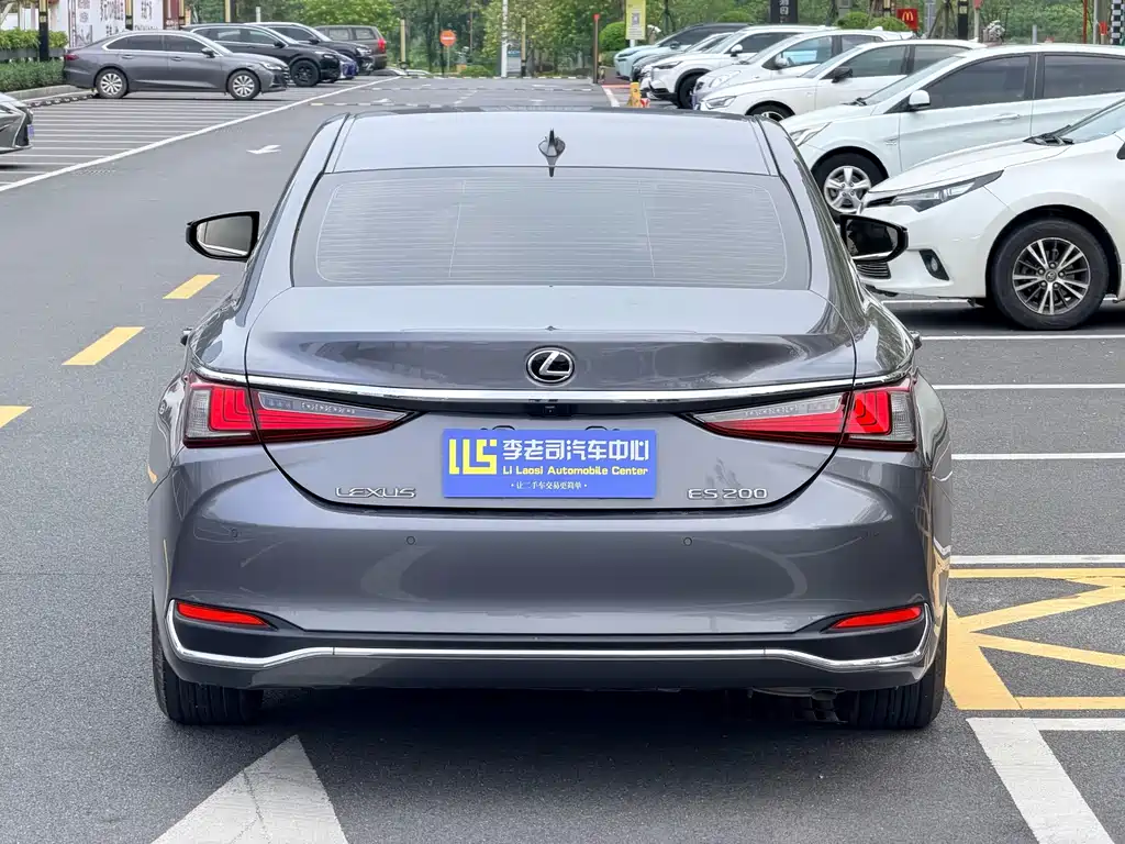 Lexus ES 2020 200