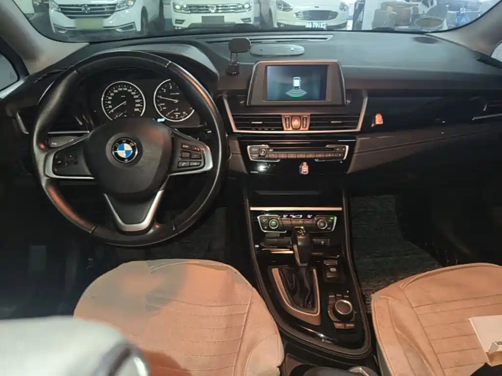 BMW 2 Series Active Tourer — миниатюра 10